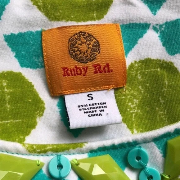 Ruby Rd. Geometric Pattern Top - Picture 5 of 6